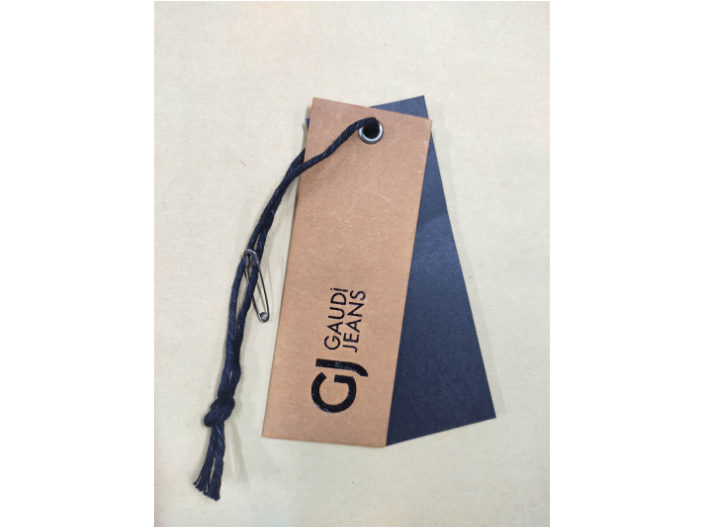 江门服饰吊牌用什么材质做的 东莞市恒展商标印制供应