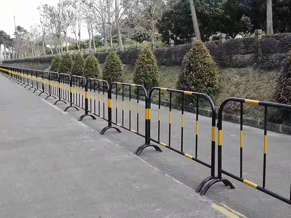 道路护栏的规范设置