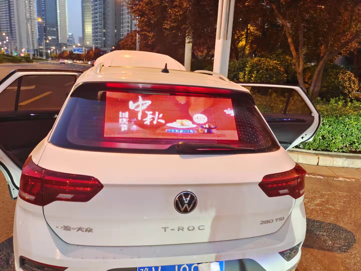 出租车网约车LED广告屏，招城市运营商免费安装设备