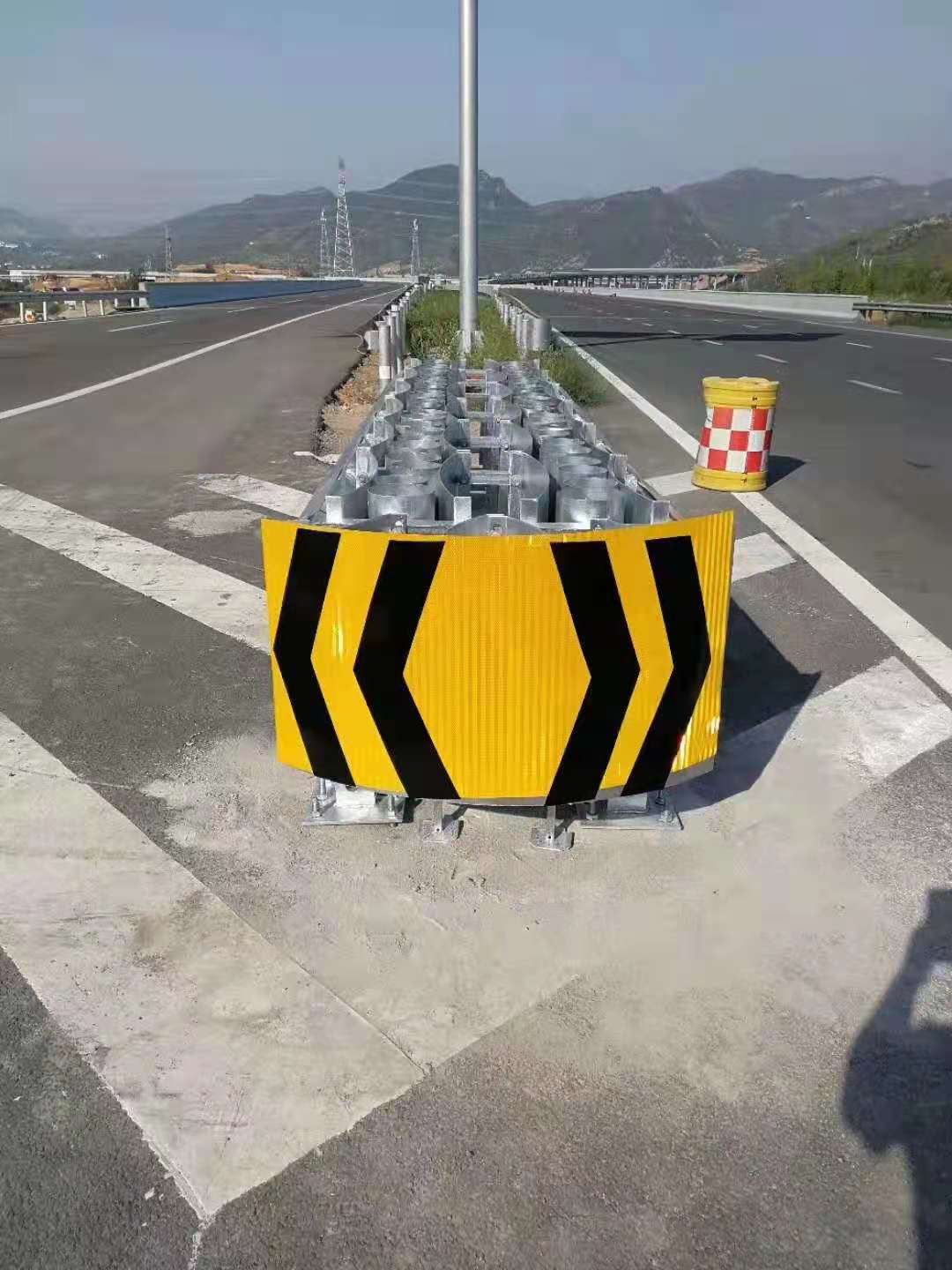 中山高速公路防撞垫规格 交通设施厂家