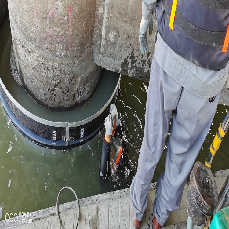 江苏管道潜水安装施工 潜水员水下作业联系恒隆水下工程