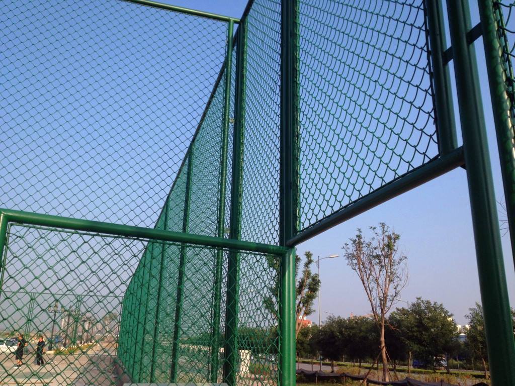 工厂 球场围网 足球球场围栏 篮球运动场围栏 勾花围栏