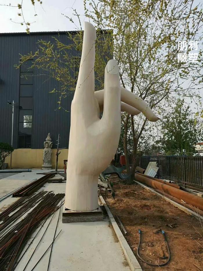 镜面握手雕塑 广场摆放 仿真握手雕塑厂家