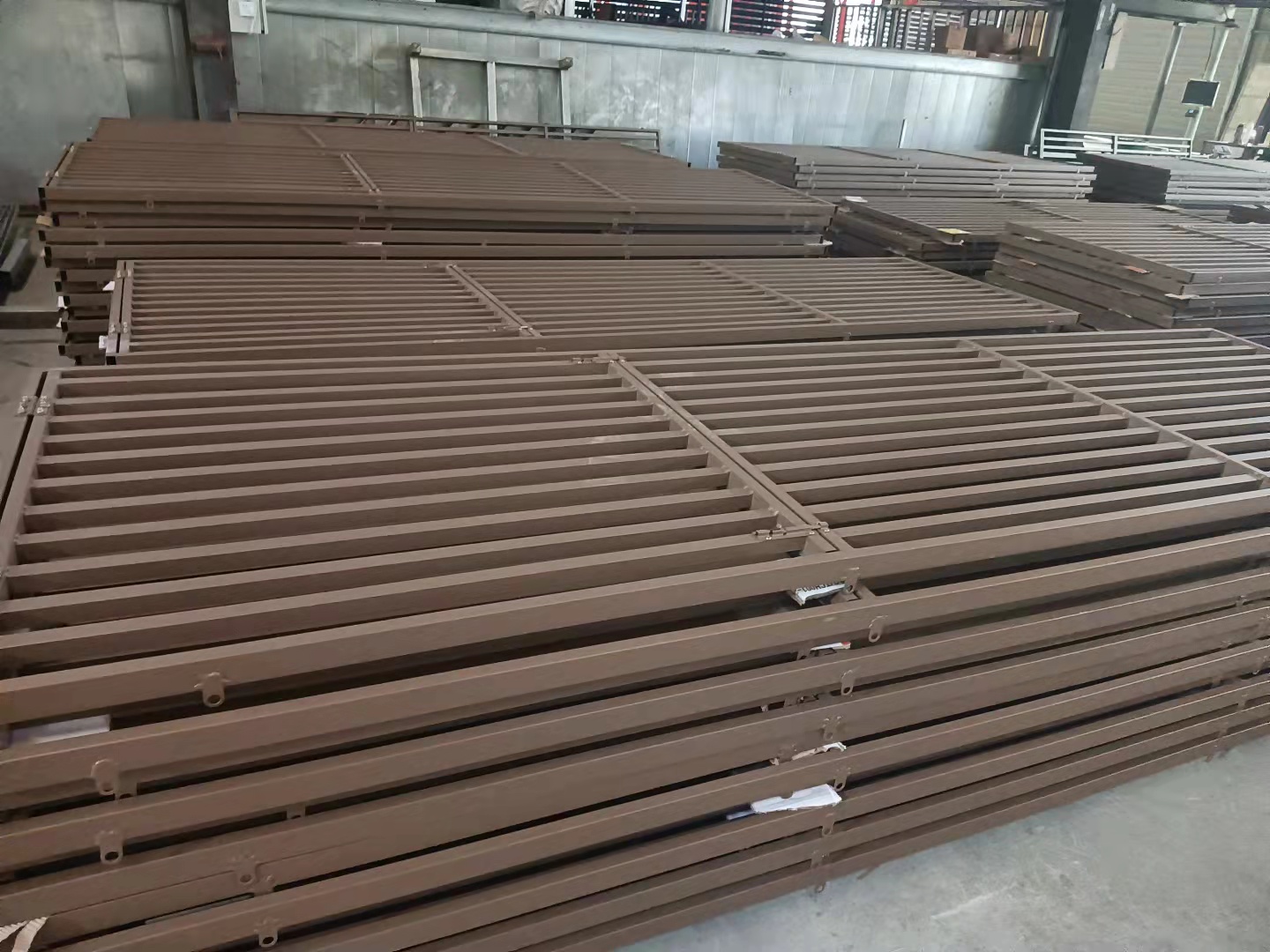 贵州安美捷锌钢护栏生产厂家 主营：护栏，楼梯扶手，设备栏杆