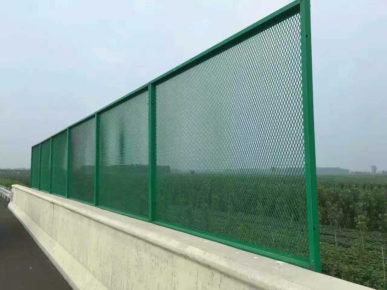 浸塑钢板隔离网 高速公路桥梁护栏网 生产桥梁热镀锌浸塑防抛网