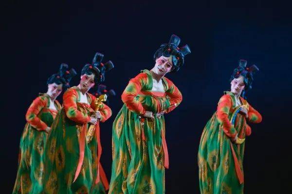 古典舞类：唐宫夜宴、只此青绿、丽人行、惊鸿、采薇、墨舞、水袖舞等节目表演