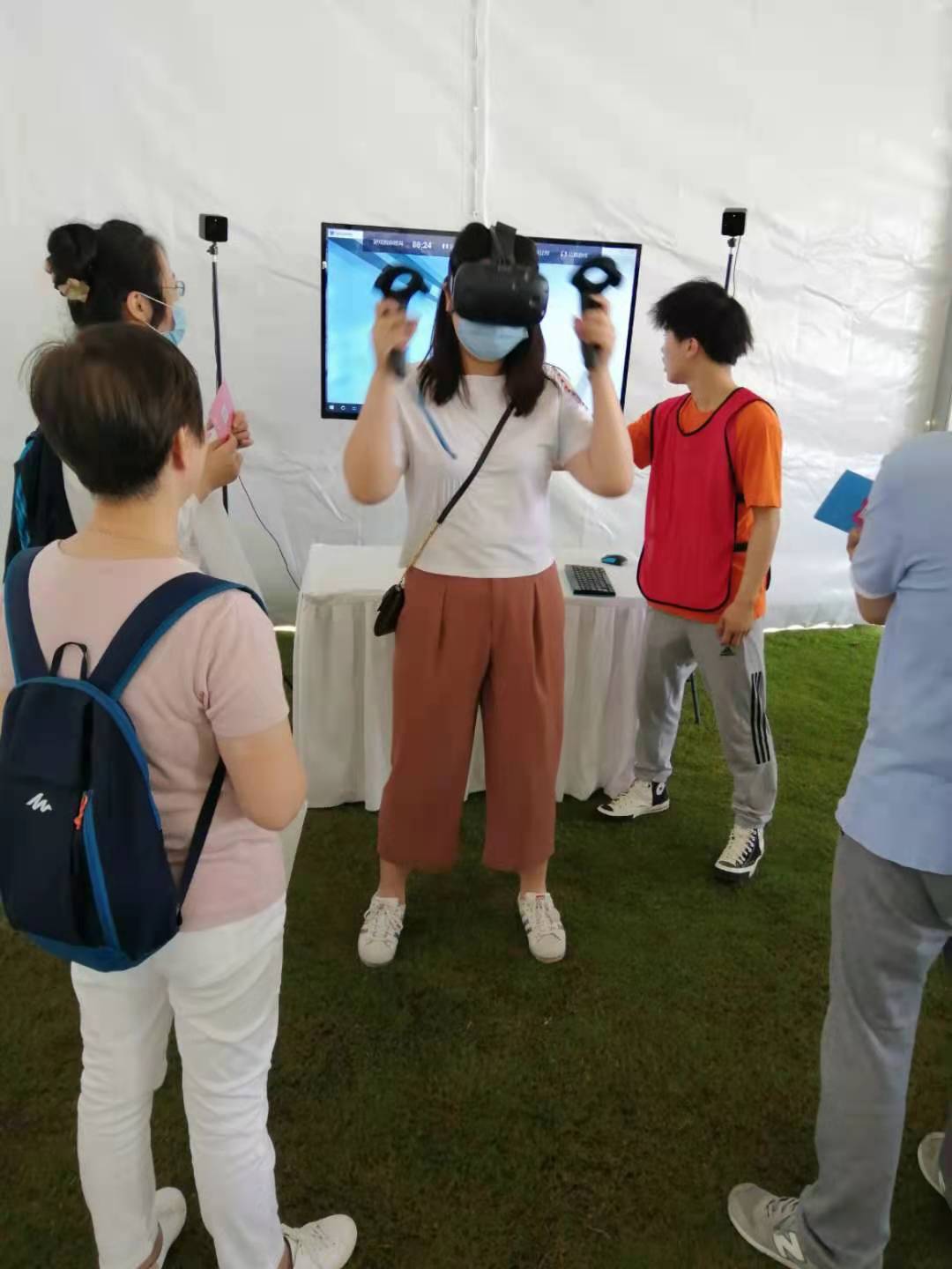 武汉VR蛋壳 VR蛋椅 VR赛车VR冲浪出租租赁 VR设备活动暖场