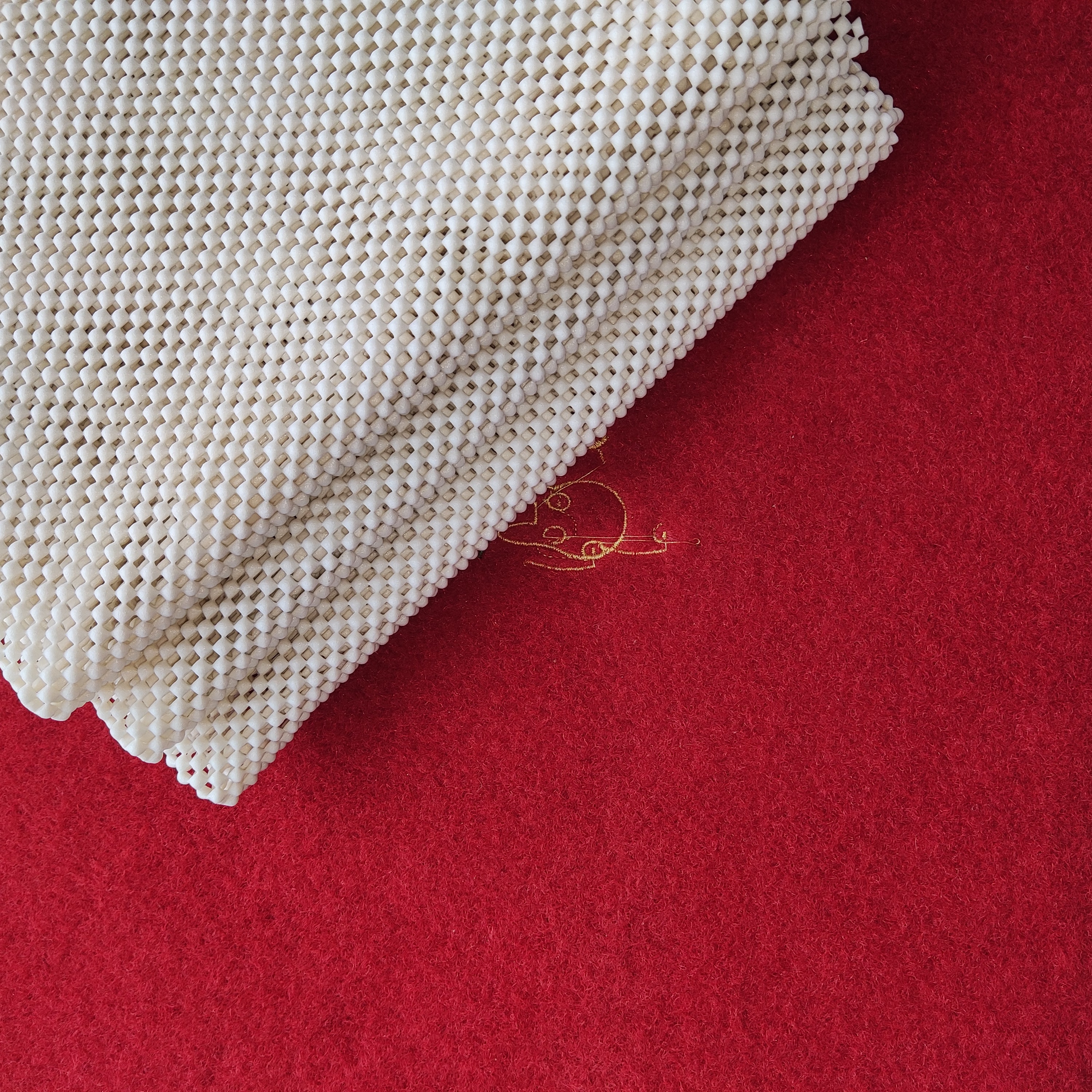 pvc发泡地毯托垫白色小方格