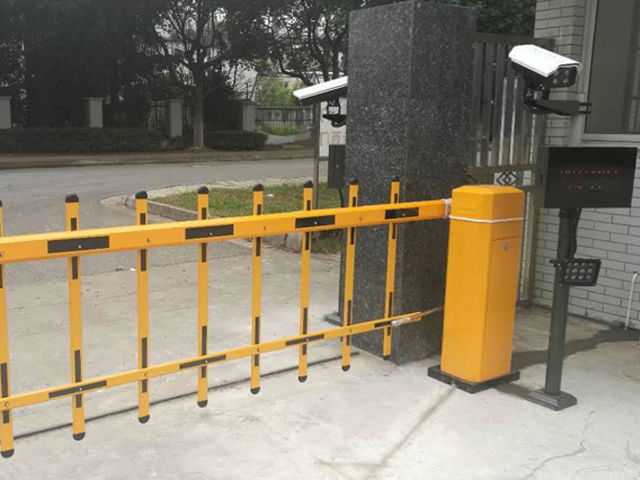 云南小区道闸安装 昆明凡程监控设备安装供应