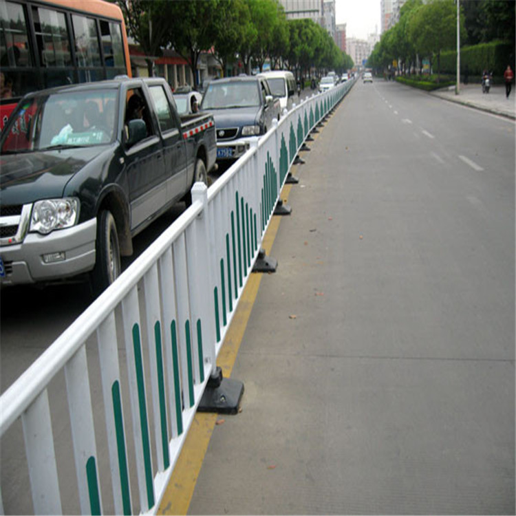 武汉凯美机电城仓批售交通防护栅道路隔离带护栏1.2乘3米