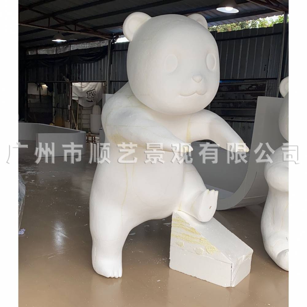 大型玻璃钢雕塑 卡通爬楼熊猫 商业景观IP造型摆件定制