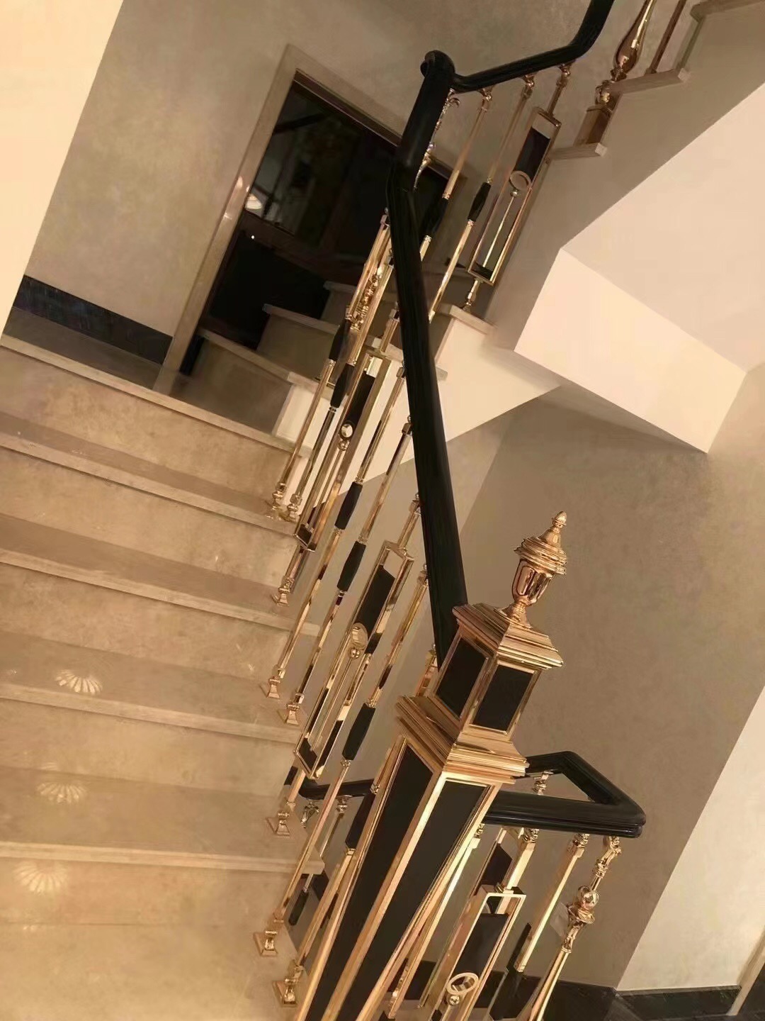 福州铜艺楼梯护栏 展现一种欧式护栏设计