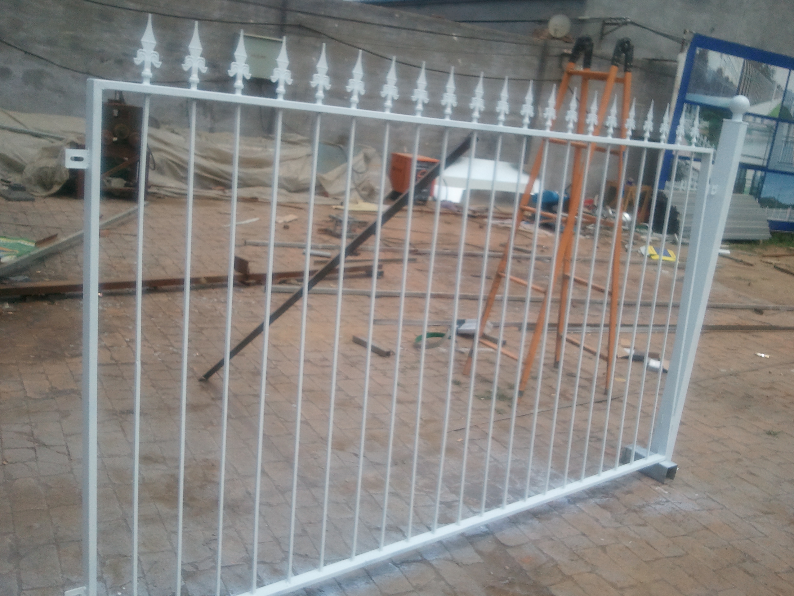 铁艺围栏厂家供应工地外围铁艺围栏**小区锌钢围墙防护栏