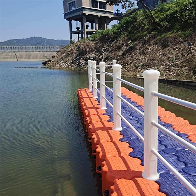 水上漂浮平台 浮桥码头 塑料平台浮筒湖泊水上浮桥规格可定制