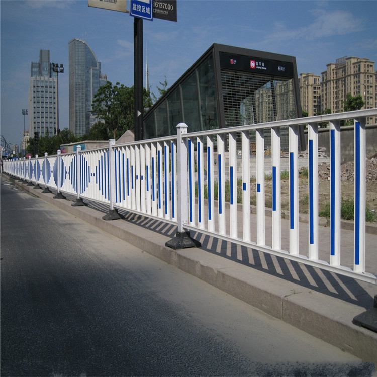 防眩板护栏生产厂家 S型防眩板道路隔离栏 高速公路护栏