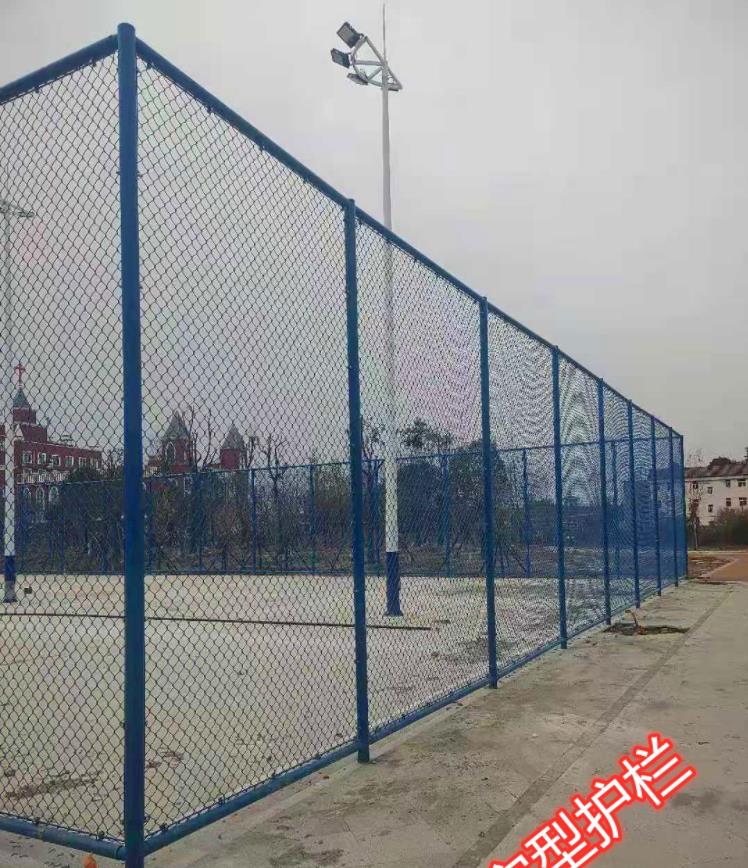 嘉兴海盐学校篮球场围栏网安装，足球场围网厂家