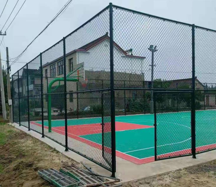 杭州萧山学校篮球场护栏围网安装，铁丝防护网高度
