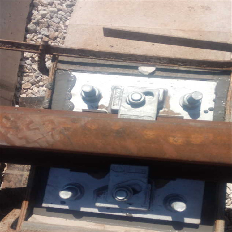 铁路混凝土轨枕桥枕道钉锚固