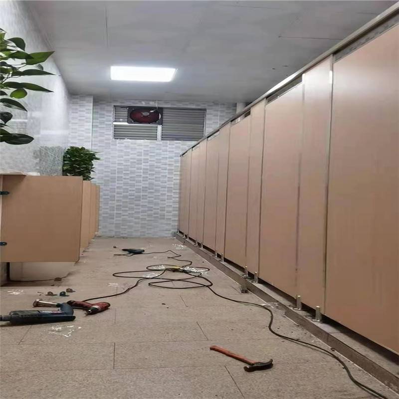 湛江卫生间隔断板，公共防潮厕所门的作用