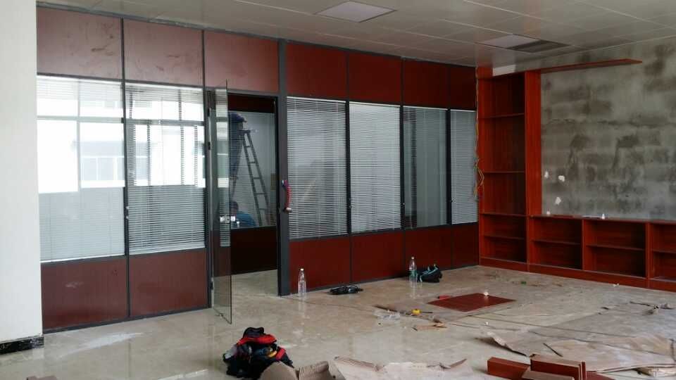 深圳光明新区双层玻璃隔断墙材料选择