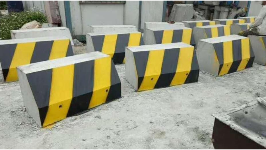 黑龙江公路防护水泥隔离墩安装 上海煜展交通设施工程供应