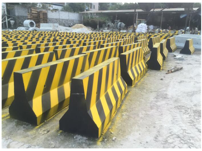 南京马路水泥隔离墩安装服务方案 上海煜展交通设施工程供应