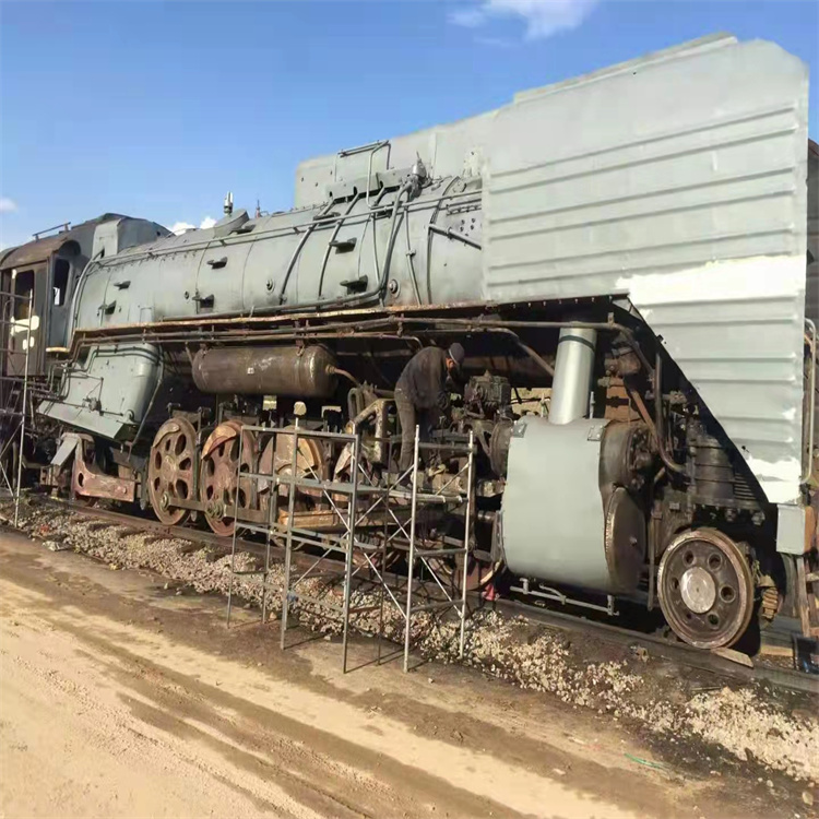老式烧煤火车头回收-高价收购