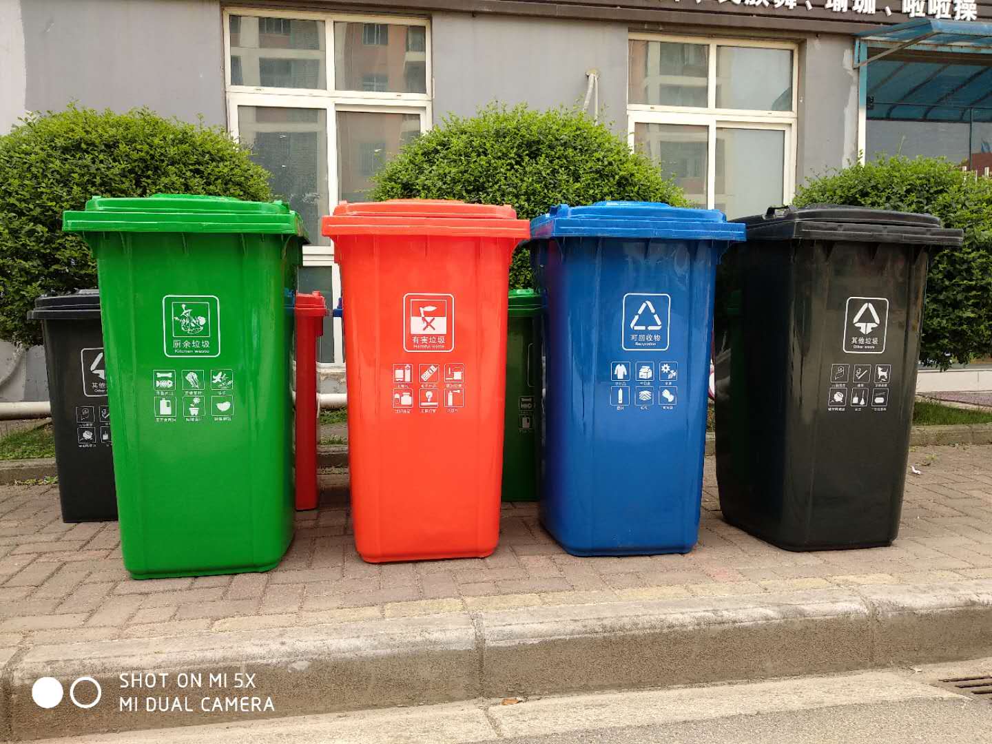 工地垃圾分类垃圾桶