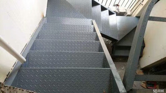 青岛钢结构夹层制作供应商,旋转楼梯制作