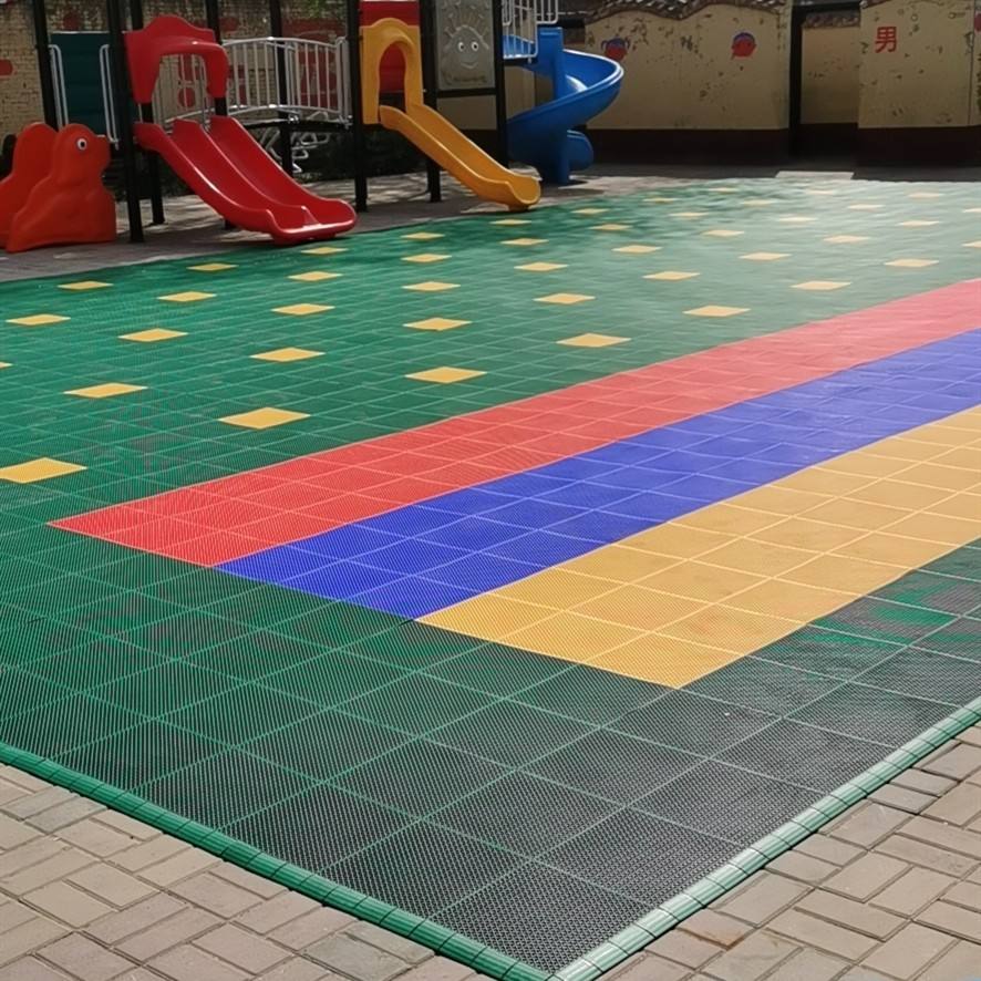 幼儿园地面使用悬浮拼装地板应该如何选择合适的产品——大连鸿铭体育工程有限公司