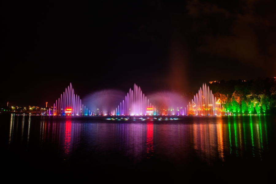 贵州喷泉公司 - 设计 - 施工 - 设备 - 水景 - 安装 - 喷泉厂家 - 重庆博驰音乐喷泉