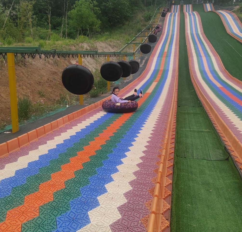 无动力户外彩虹滑道 七彩滑板安装 四季滑草铺盖 网红滑梯施工