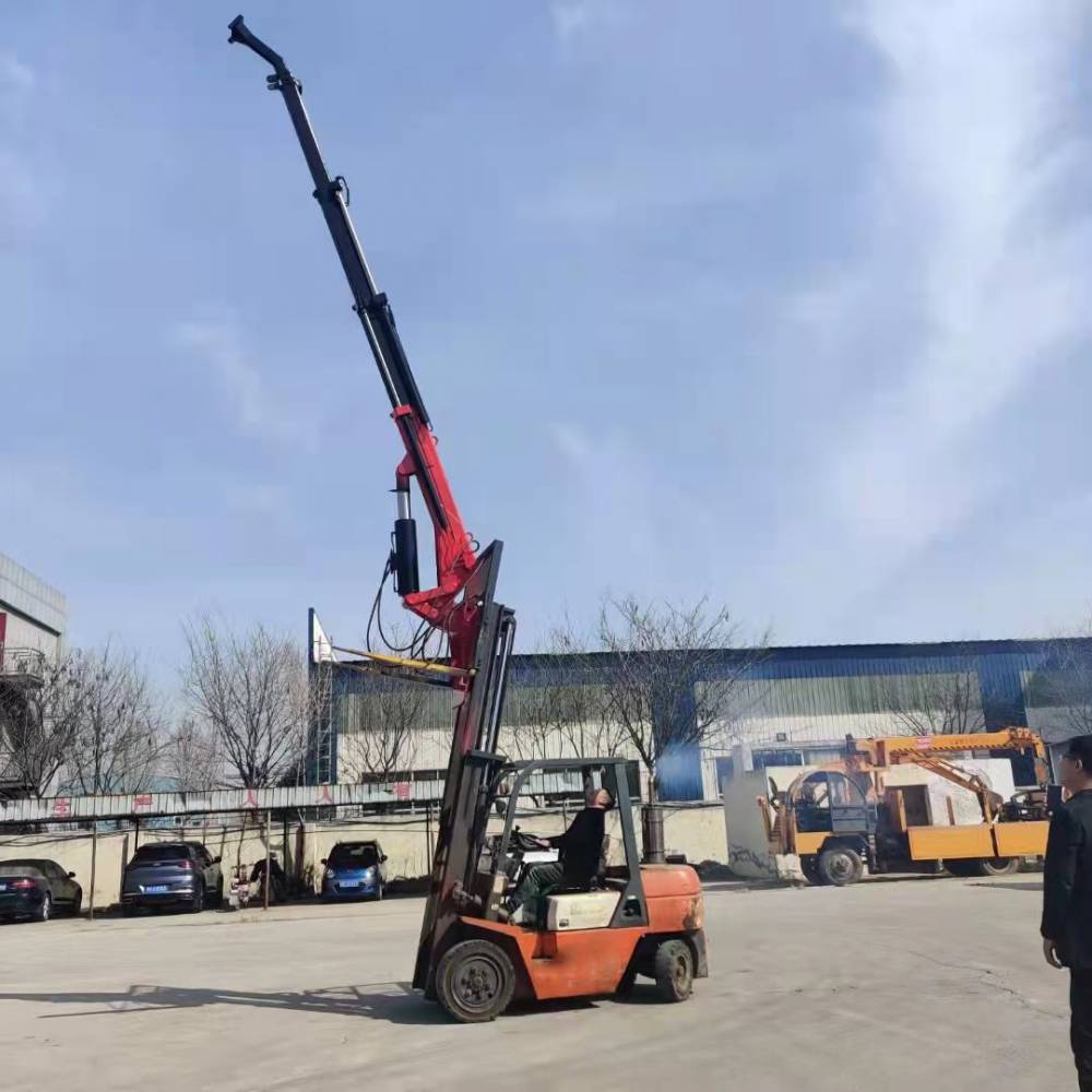 升降式自动折叠叉车飞臂吊 大型装卸搬运起重机 钢板加厚叉车吊