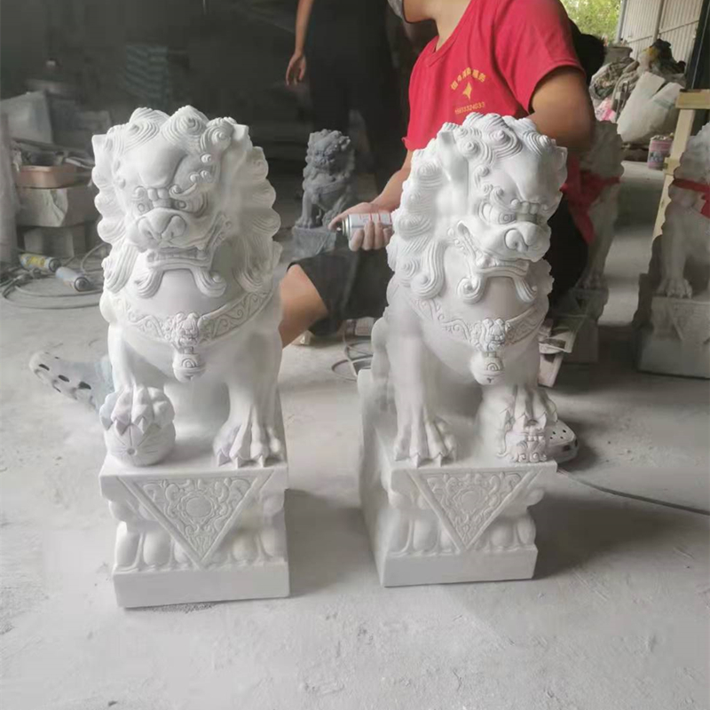 汉白玉狮子雕塑 石狮子雕刻 生产厂家