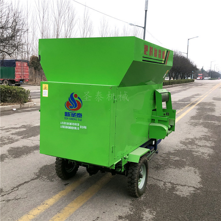 电动三轮撒料车 圣泰机械 刮板式撒料车生产厂家