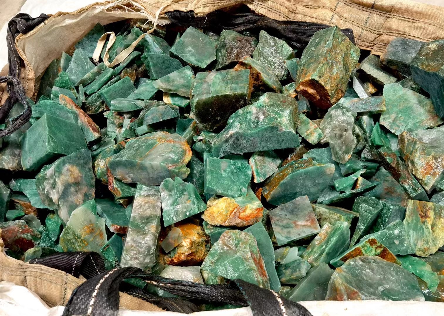 马达加斯加绿松石进口代理报关公司 半宝石报关公司