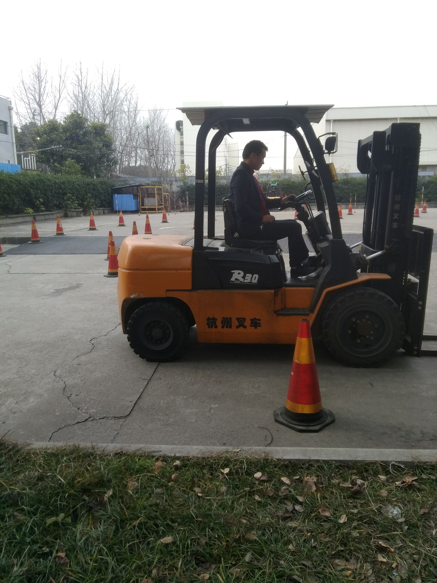 吳中市東山鎮(zhèn)叉車復(fù)審年審號(hào)碼-服務(wù)客戶