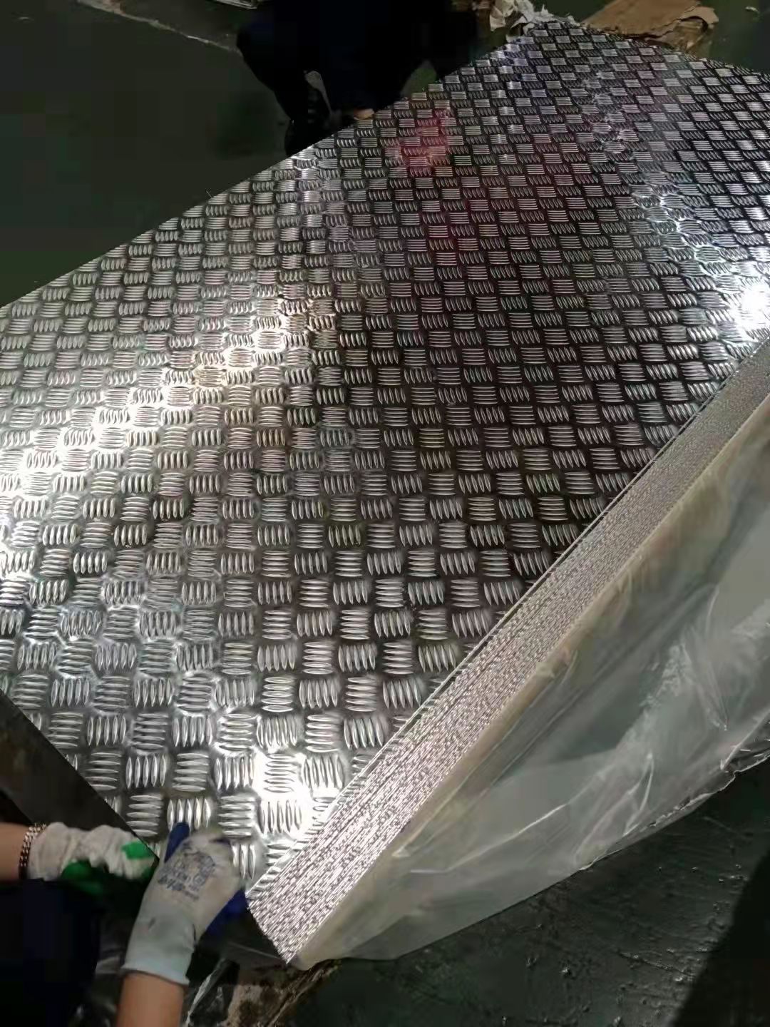 山东防滑铝板//冷库防滑铝板厂家成批出售防滑铝板