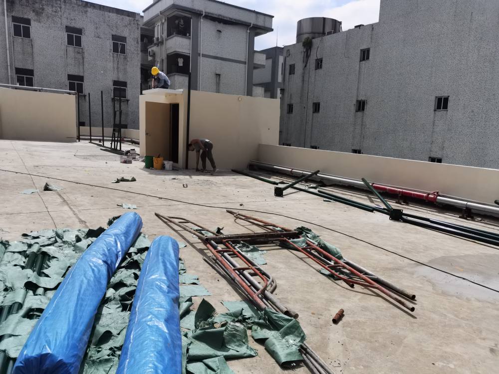 供应养老院楼顶运动场地浸塑不锈钢丝护栏网安装工程服务