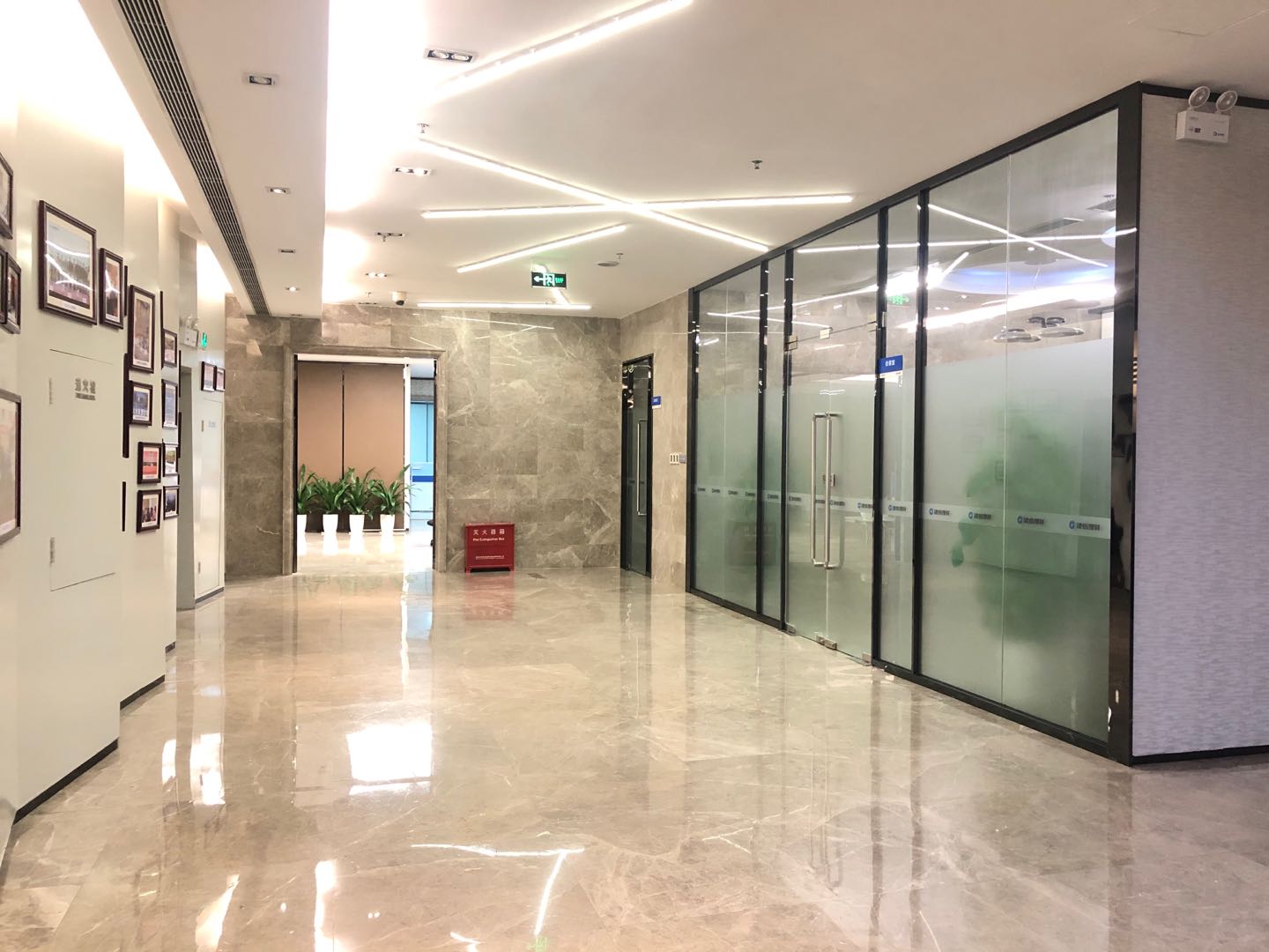 深圳福田中心区皇岗商务中心共享会议室 带办公家具