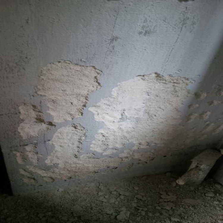 室内外墙柱面粉刷砂浆爆灰起砂正常吗？墙面粉灰层翻砂怎么处理