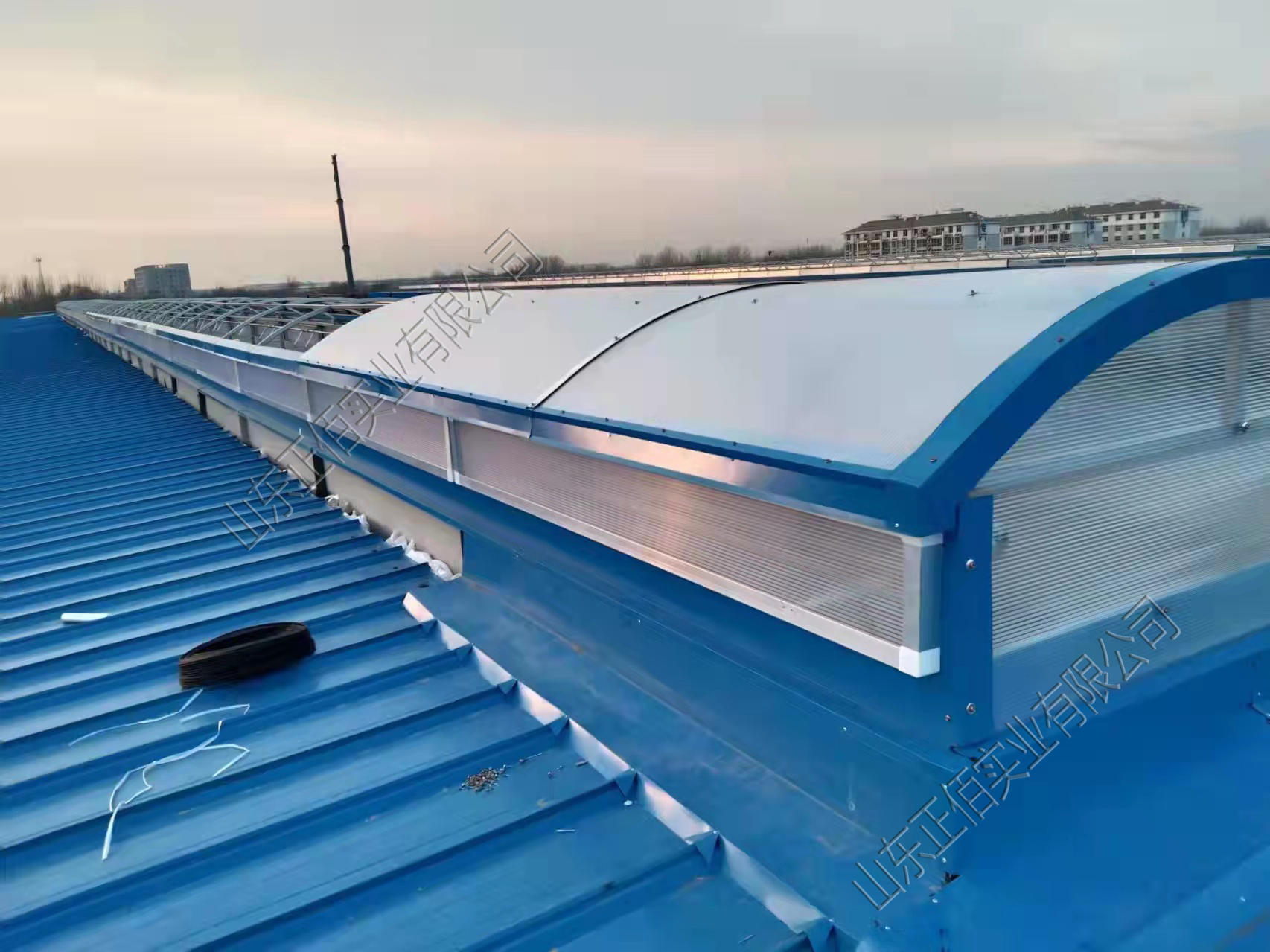 日鑫通风级防水型采光天窗 B型GHPC-2030圆拱型侧开式排烟装置性能特点