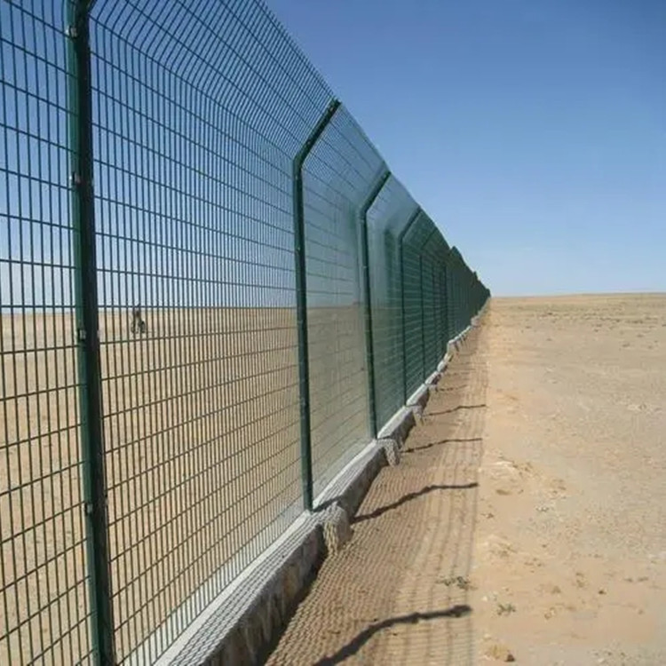 铁路护栏网厂家浸塑网隔离围栏 喷塑围栏网厂家
