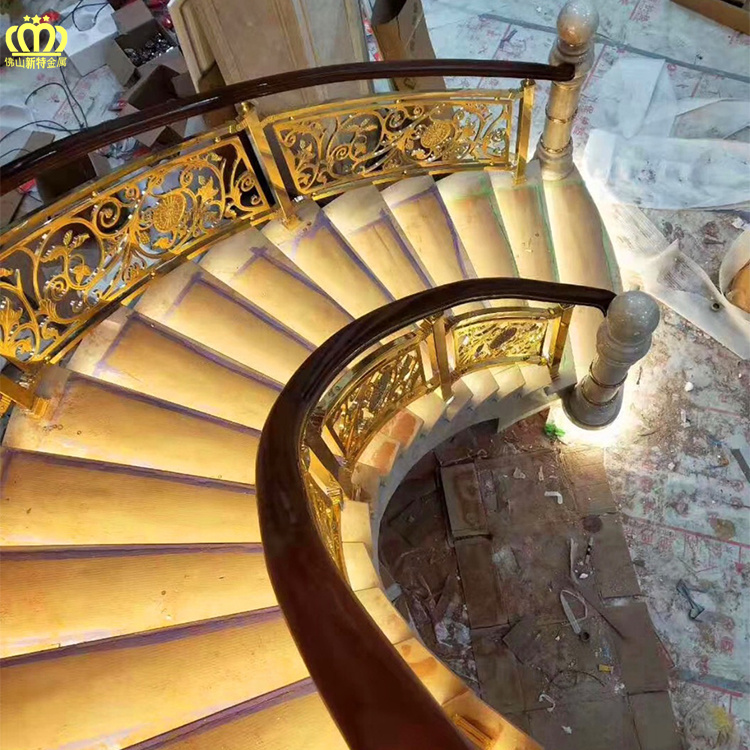 别墅安装铜艺楼梯扶手品味提升