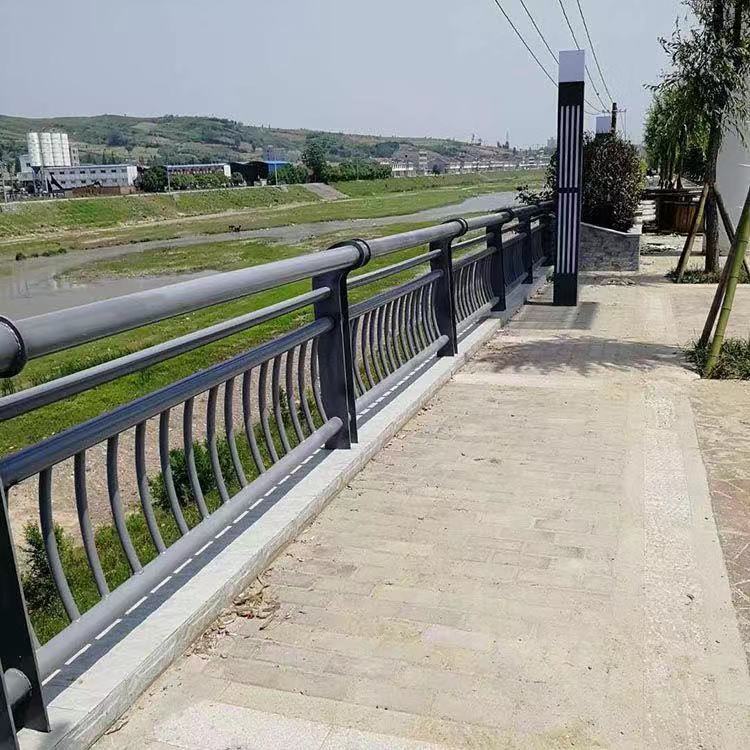 不锈钢护栏杆 景区复合管护栏立柱 恒爱公路桥梁护栏