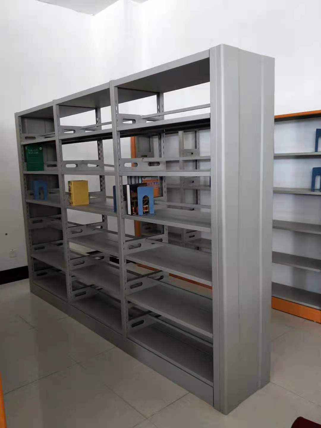 阜阳学校图书架厂家直销 钢木结合书架工厂工人直接安装