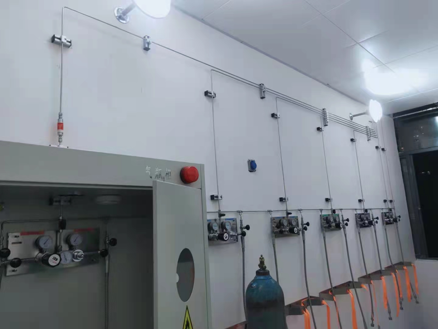 澄迈化验室管道铺设 原子吸收气路 海南实验室气路工程 氮气减压器