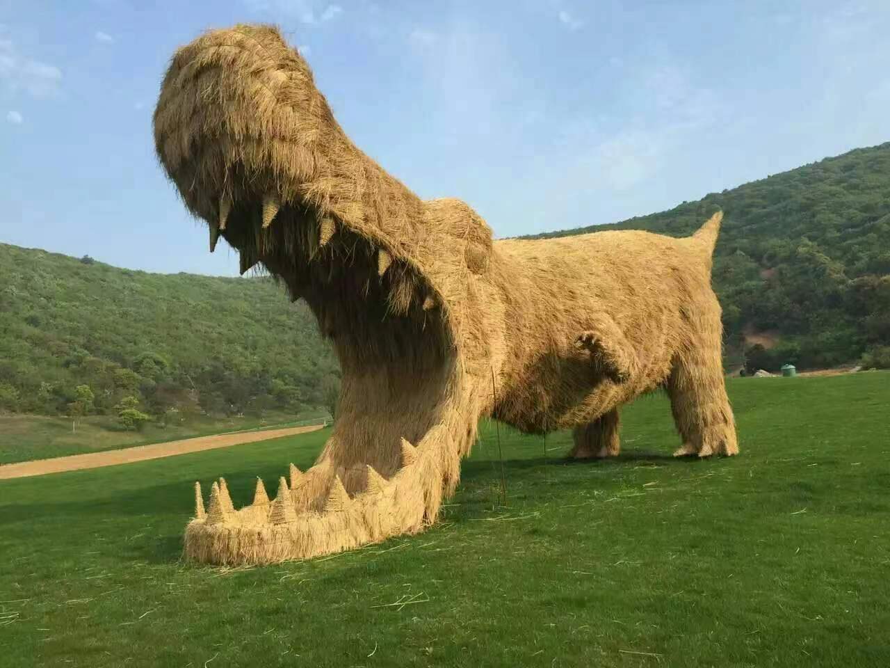 大型稻草动物设计 稻草雕塑艺术