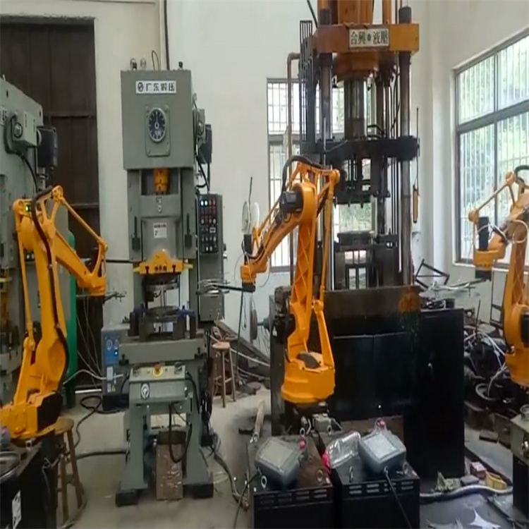 长沙汽配产品冲压机器人视频 冲床机械手
