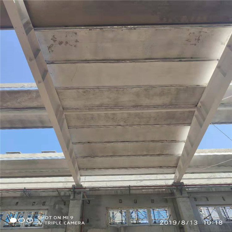 咸阳安装钢边框保温隔热轻型板质量 轻型保温板 保温屋面板